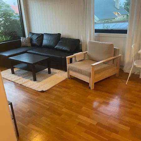Retreat Near The And Town テンスベル