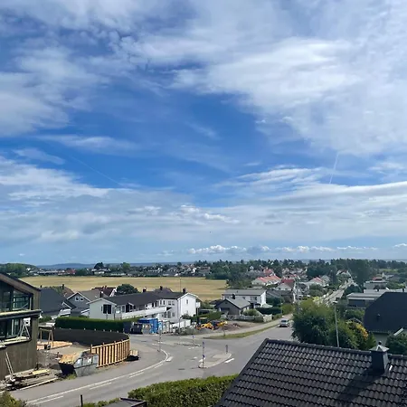 Retreat Near The And Town テンスベル